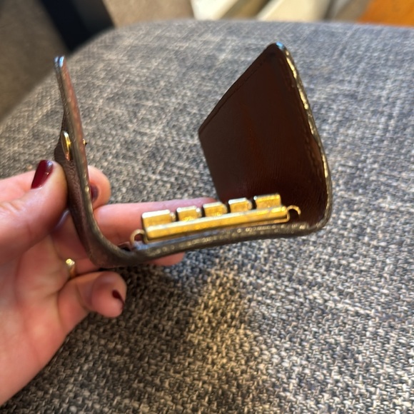 Pre owned Authentic Louis Vuitton 4 Key Holder - Picture 5 of 9